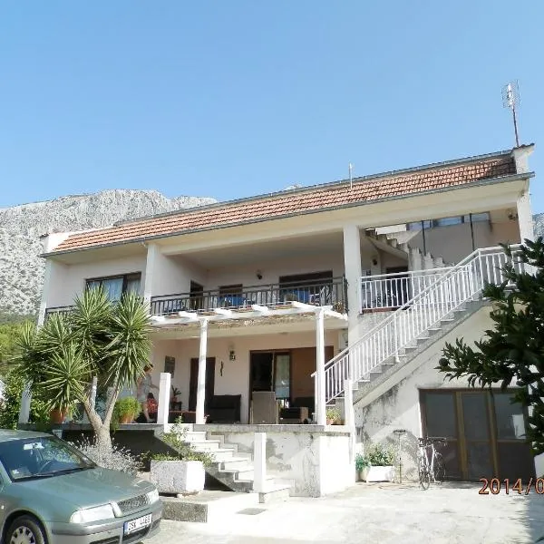 Apartments with a parking space Orebic, Peljesac - 12850，位于奥瑞比克的酒店