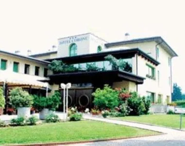 王冠酒店，位于Trevignano的酒店