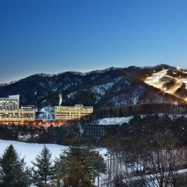 平昌韩华度假酒店，位于Surimdae的酒店