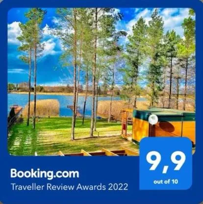 Makosieje Resort - komfortowy domek 30m od jeziora,ogrzewanie,wi-fi,widok na jezioro，位于Krzywe的酒店