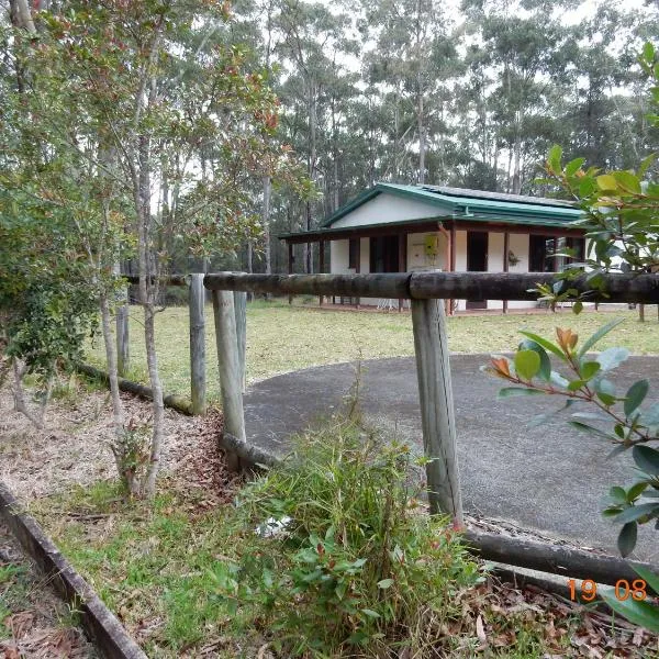 Self-contained Cabin 10 min to Huskisson，位于Tomerong的酒店