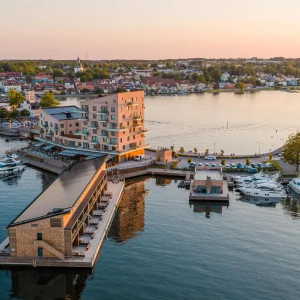 Slottsholmen Hotell och Restaurang，位于Östra Skälö的酒店