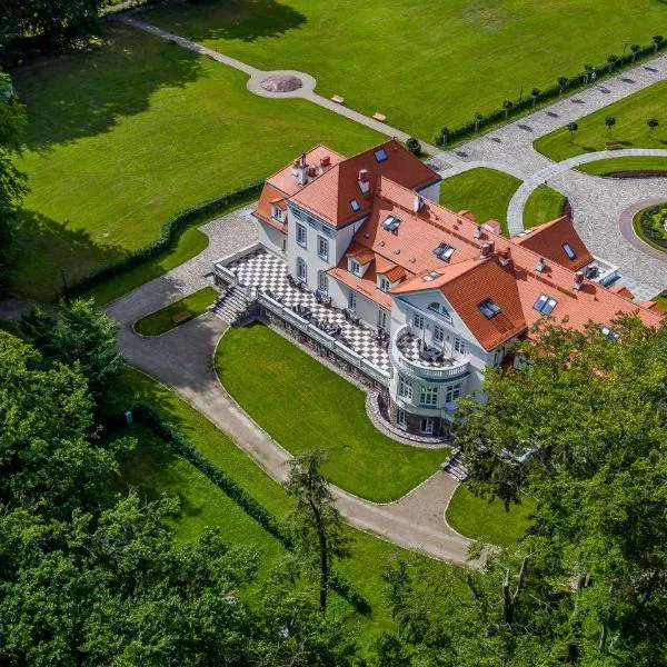 Pałac Łebunia，位于Niepoczołowice的酒店