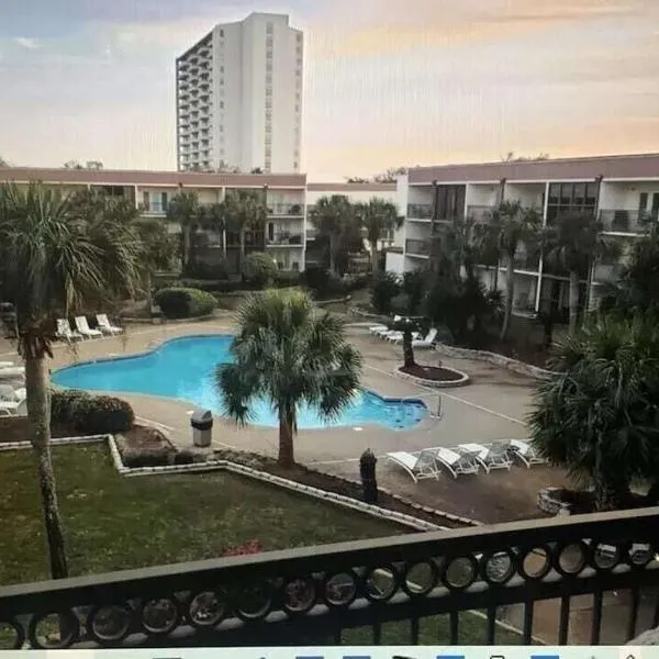 Biloxi Beach Condo，位于比洛克西的酒店