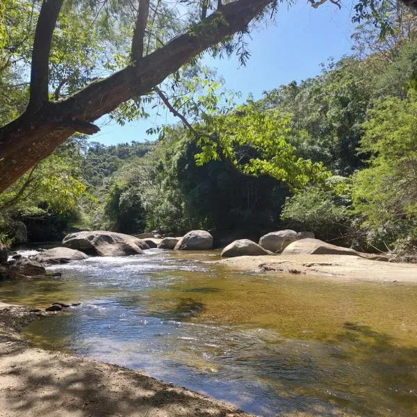 Lumiar Eco Lodge - Chalé Telhado Verde，位于新弗里堡的酒店