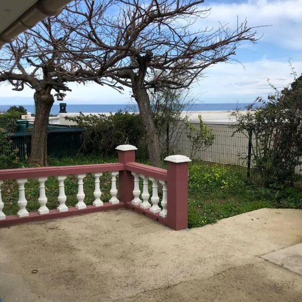 Maison au calme avec terrain et vue sur la mer，位于波吉奥· 梅扎纳的酒店