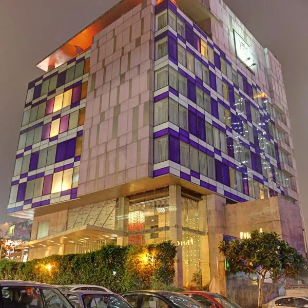 Mosaic Hotel, Noida，位于诺伊达的酒店