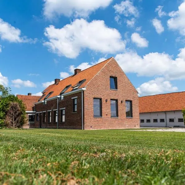 Farmhouse Hoeve Den Ast 5 separate bedrooms with bathrooms，位于Harelbeke的酒店