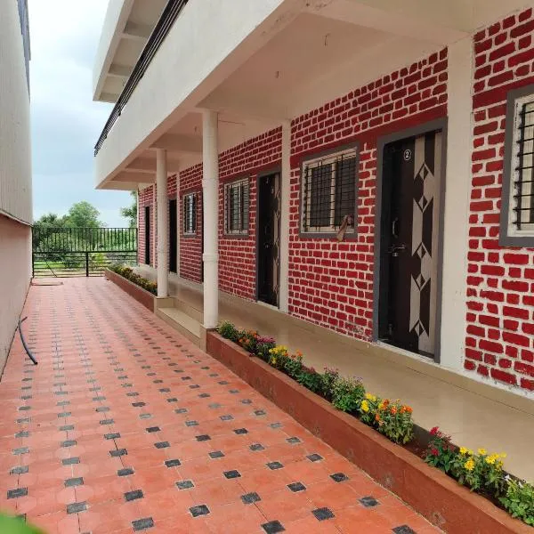 Fulgulab Lawns and Home Stay，位于Ambegaon的酒店