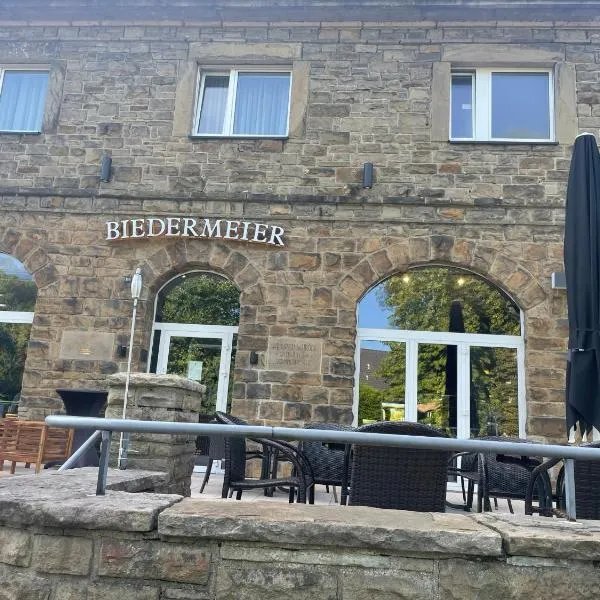 Hotel Biedermeier，位于Halden的酒店