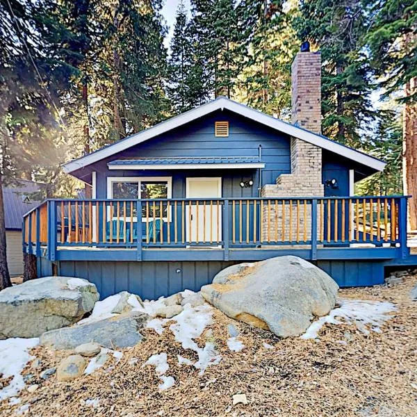 Charming Lake Tahoe Cabin，位于塔霍马的酒店