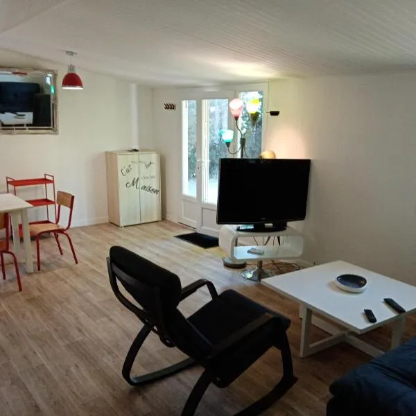 Chalet Agréable, à proximité du centre historique, Golf Academy，位于阿维尼翁新城的酒店