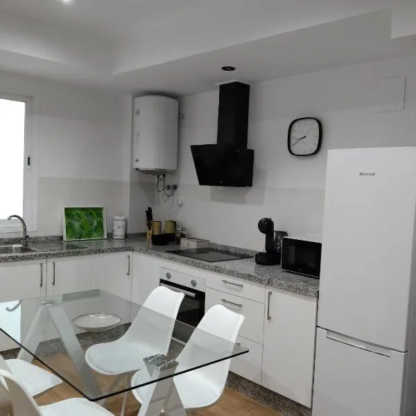 APARTAMENTO EL LLANO，位于卢塞纳的酒店