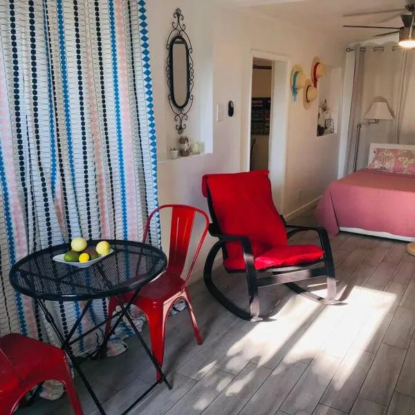 Private and Comfy Cabin near to MIA airport，位于迈阿密的酒店