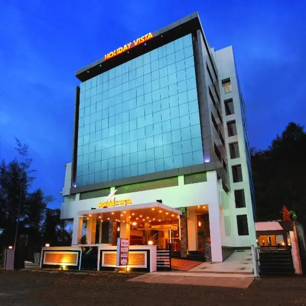 Holiday Vista Luxury Hotel and Spa, Thekkady，位于Thanikudi的酒店
