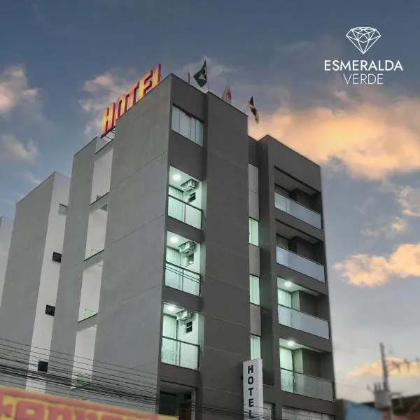 Hotel Esmeralda Verde，位于特奥菲卢奥托尼的酒店