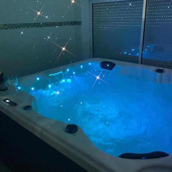 Chez SOPHIE, logement avec jacuzzi et salle cinéma，位于Altviller的酒店
