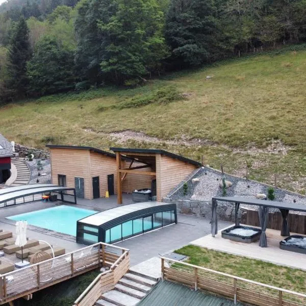 La Ferme de Rochesson, Jacuzzis privatif & Piscine commune，位于Rochesson的酒店