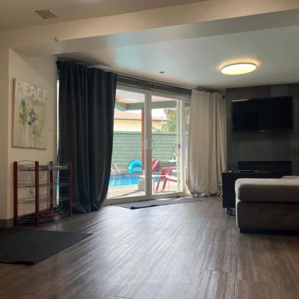 Tranquil Oasis 2 bedroom Suite with Pool View，位于维多利亚的酒店