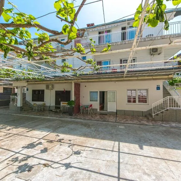 Apartments by the sea Podaca, Makarska - 4734，位于波达卡的酒店
