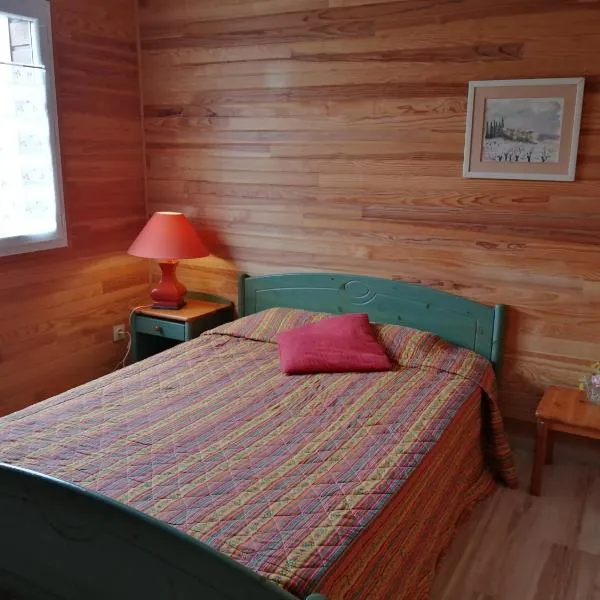 La petite maison dans la prairie，位于Saint-Pé-Delbosc的酒店