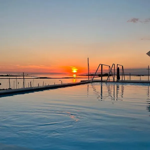 Laguna Faro Suites - Adults Only & Free Beach，位于阿奎莱亚的酒店