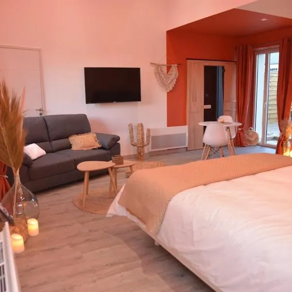 L'Evasion chambre DUNE avec sauna et spa privatifs，位于Prinquiau的酒店