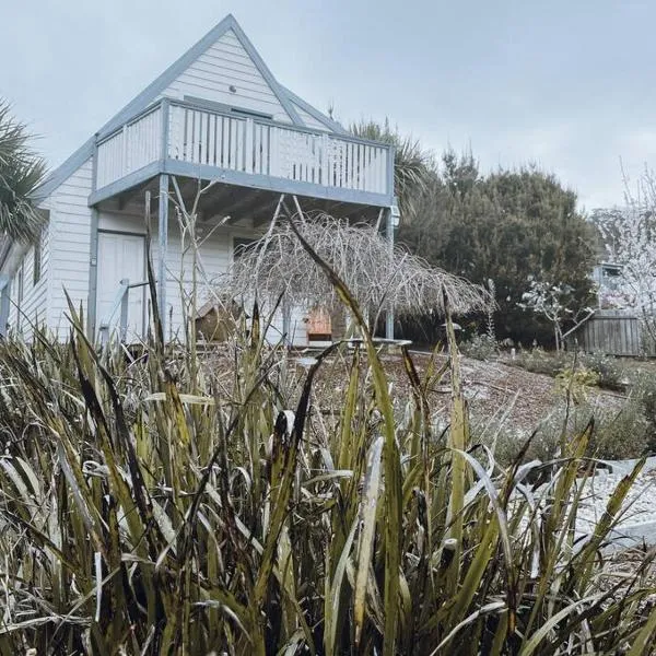 Barefoot Bungalow，位于比舍诺的酒店