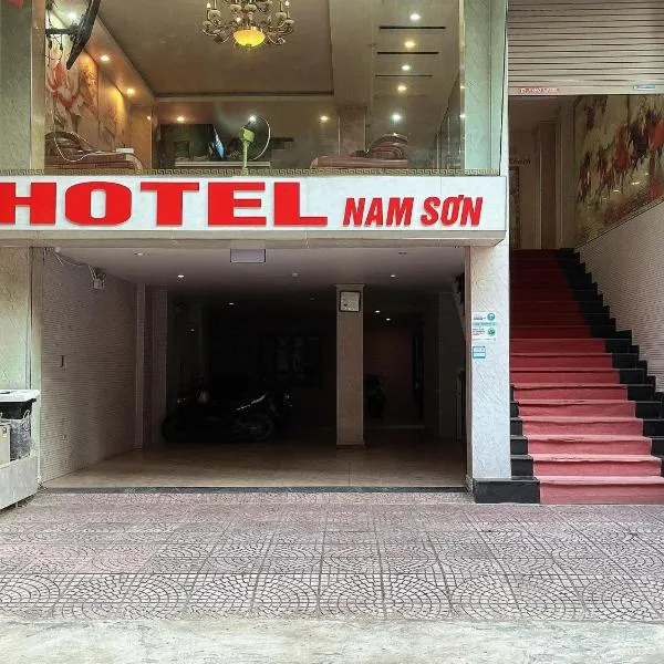 Khách Sạn Nam Sơn，位于Ðông Khê的酒店