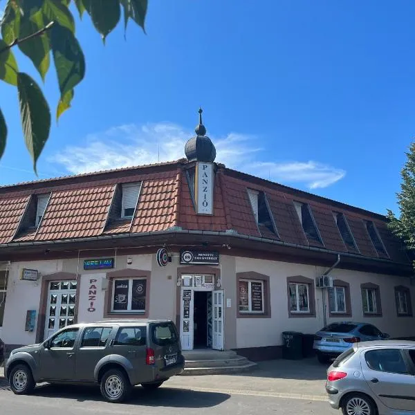 HOTEL Kuruc Panzio TARPA Kossuth utca 25E，位于Szatmárcseke的酒店