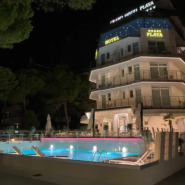 普拉亚滨海大酒店，位于利尼亚诺萨比亚多罗的酒店