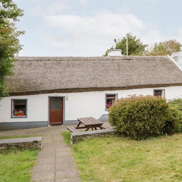 The Thatched Cottage，位于Liscarney的酒店