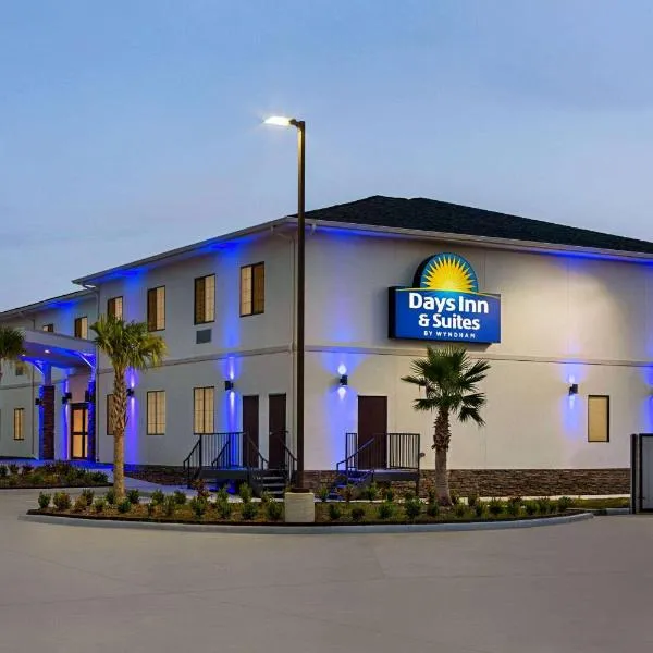 Days Inn & Suites by Wyndham Greater Tomball，位于汤博尔的酒店