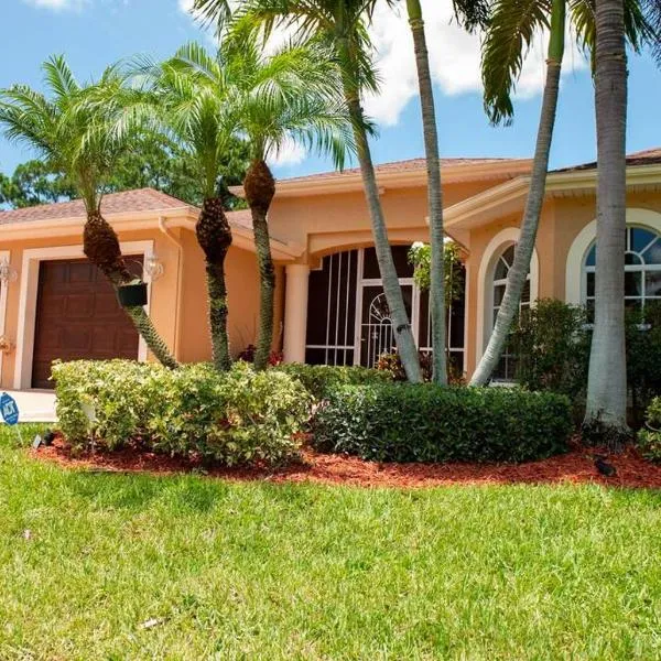 Charming vacation home in Port St Lucie.，位于Walton的酒店