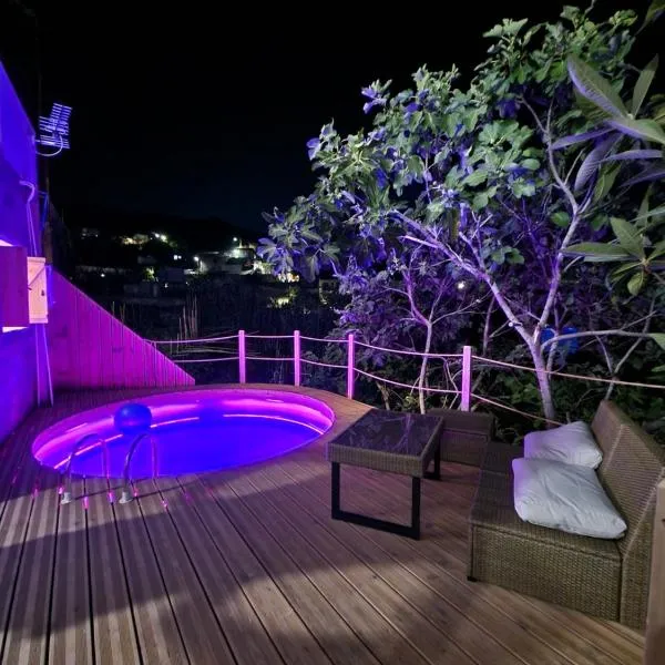 Aprosmeno Jacuzzi House 3 With Private Pool，位于Phterikoudhi的酒店