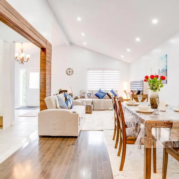 Furnished Family Home near Toronto - Great Location Game Room - Backyard - Parking & Self Checkin，位于皮克灵的酒店