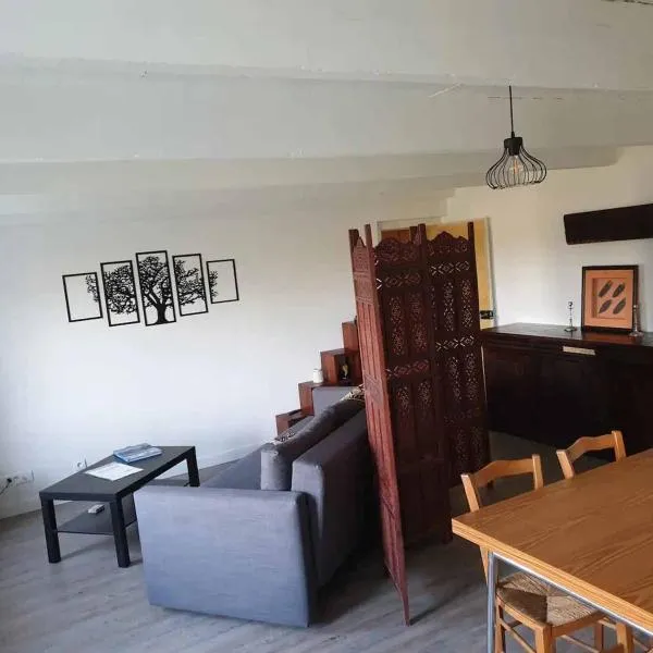 Logements Bonne Nouvelle，位于Plouguernével的酒店