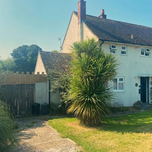 Sea Bean 2 Bedroom House Manorbier Tenby Pet Friendly，位于马诺比尔的酒店