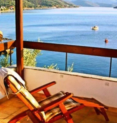 海滨公寓，位于Agios Andreas的酒店