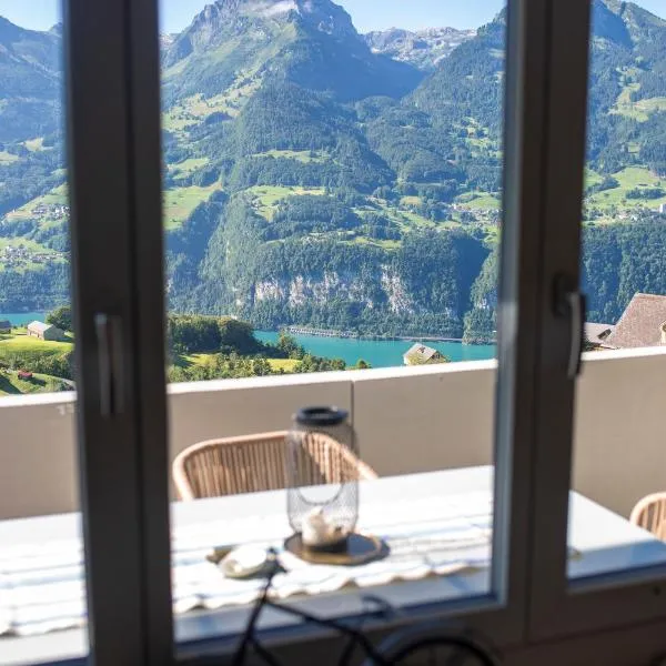 Traumhafte Sonnenresidenz mit Berg- und Seeblick，位于艾姆敦的酒店