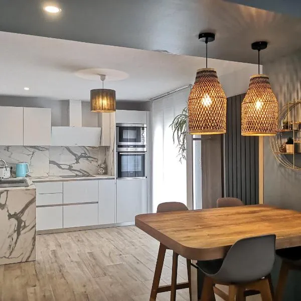 Petit Paradis Cosy T1 Bis 40m2 Indépendent Studio en Maison avec Jardin & Parking Gratuit，位于卡威尔奎的酒店