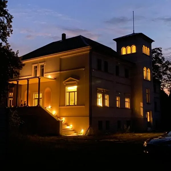 Villa Schuwardt auf Nordend，位于拉特诺的酒店