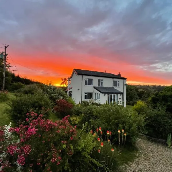 Country Home with Gardens，位于纽敦的酒店