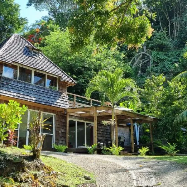Manta Lodge avec 4x4 Pleine nature，位于Haapu的酒店
