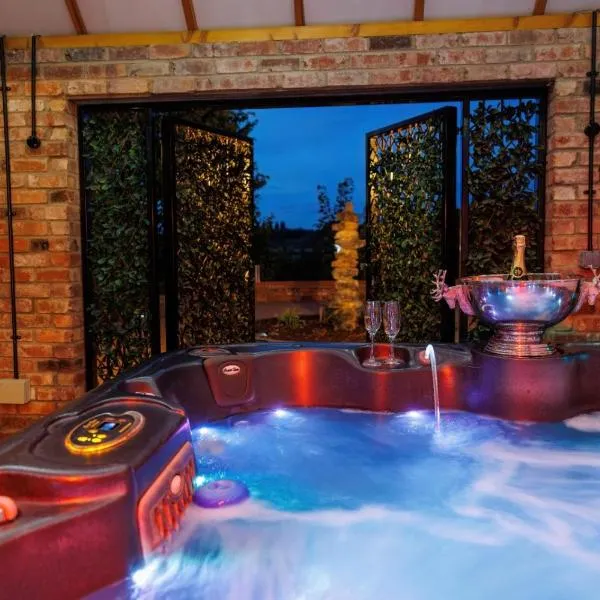 Lincoln Holiday Retreat View with Private Hot Tub，位于Branston的酒店