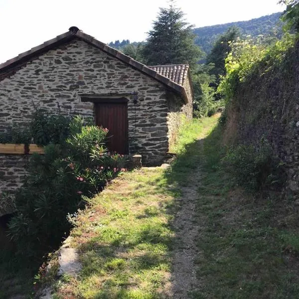 Maison rurale au cœur des Cévennes Ardéchoises，位于Dompnac的酒店