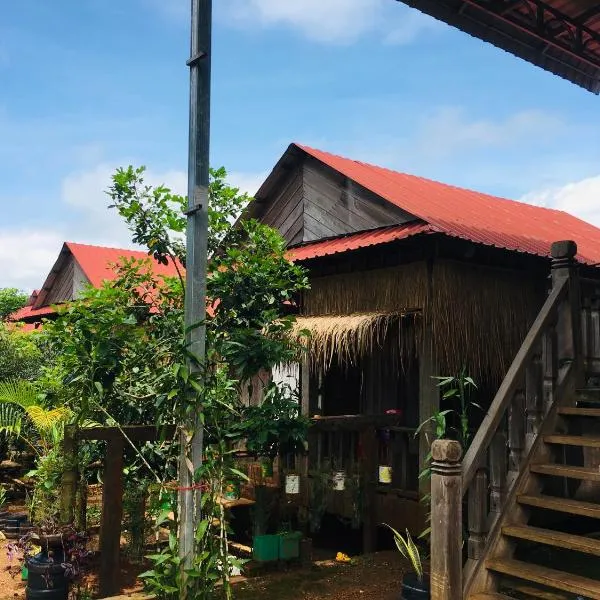 Ratanakiri Farmhouse & Trekking，位于Phumĭ Pôy的酒店