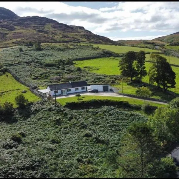 Mountain House Omeath near Carlingford，位于卡斯尔贝灵汉的酒店