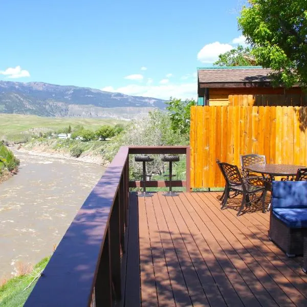 Yellowstone Treasure Guesthouses on the River，位于Mammoth的酒店