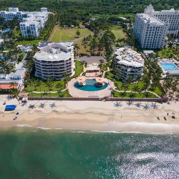 Ocean Front Condo with Pool Sleeps 6 Adults-Quinta del Mar 203，位于新巴利亚塔的酒店